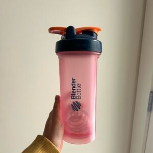 BlenderBottle Classic V2 Shaker Bottle in Cool Summer